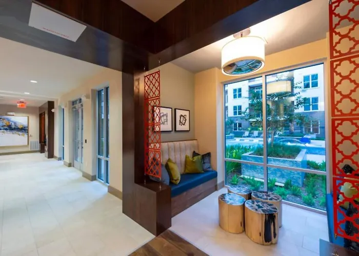 Downtown Apt Free Parking - Pool - Gym - Fully Kitchen