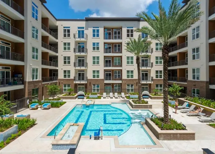 Downtown Apt Free Parking - Pool - Gym - Fully Kitchen