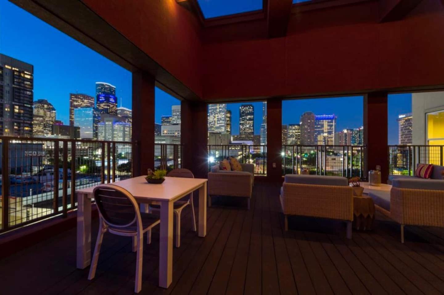 Downtown Free Parking - Fully Kitchen - Free Laundry Houston