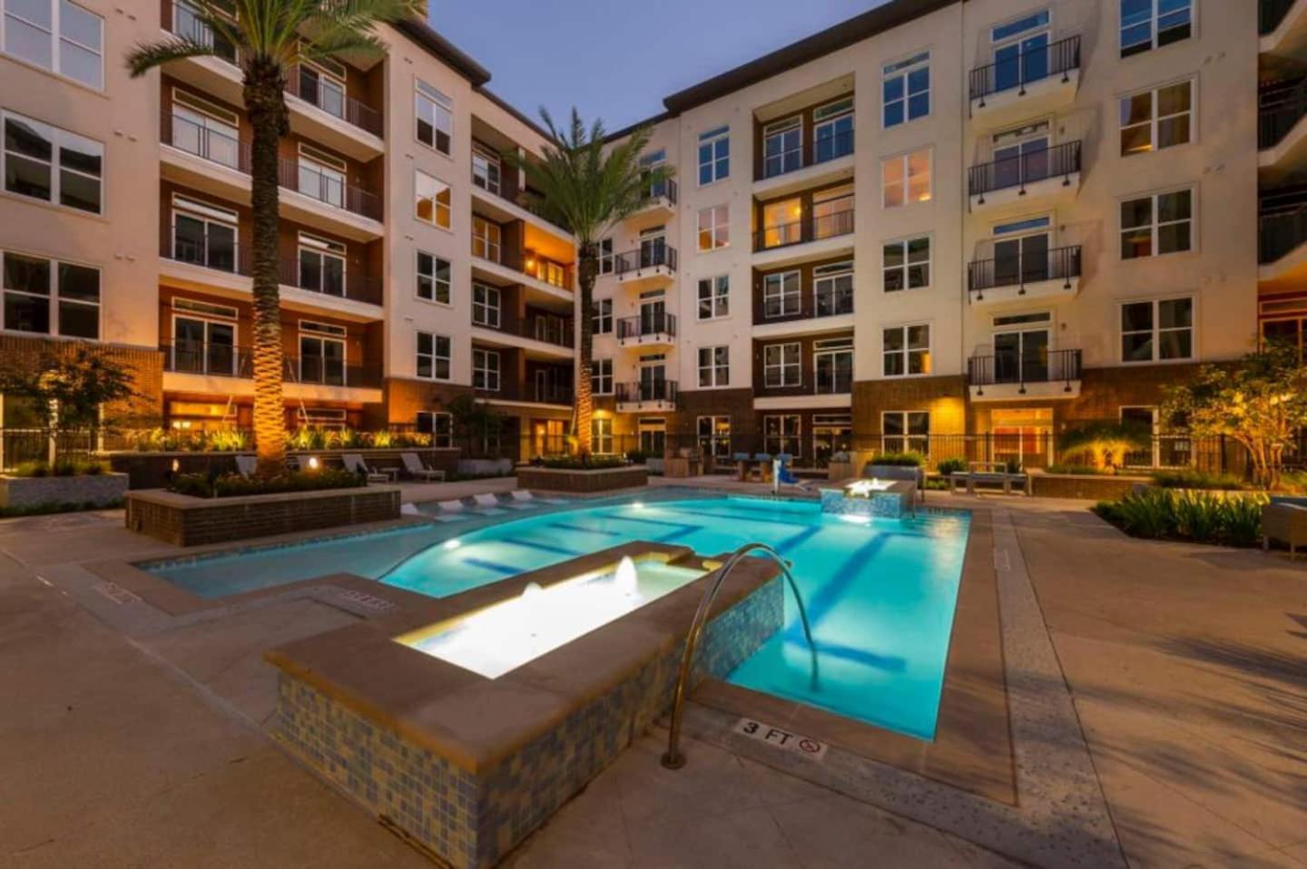 Downtown Free Parking - Fully Kitchen - Free Laundry *