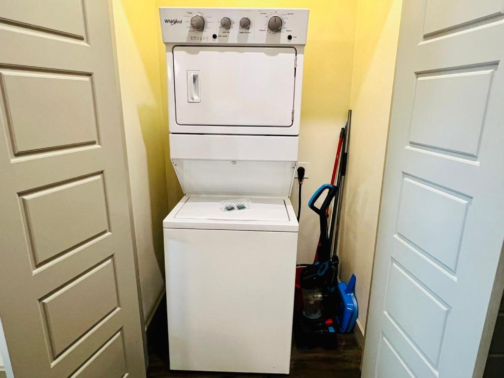 Downtown Free Parking - Pool - Gym - Fully Kitchen Apartment Houston