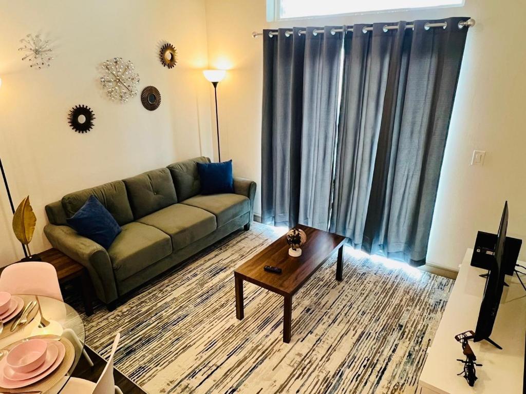 Apartment Downtown Free Parking - Pool - Gym - Fully Kitchen Houston