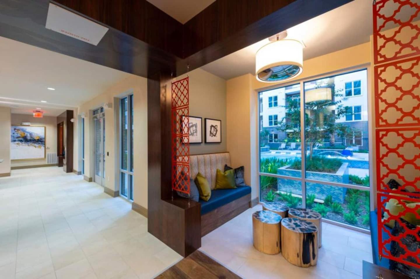 Downtown Free Parking - Pool - Gym - Fully Kitchen